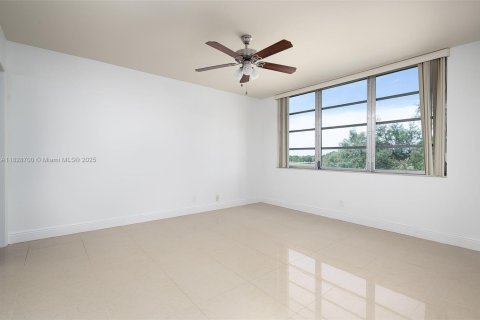 Condo in Davie, Florida, 2 bedrooms  № 1802490 - photo 14
