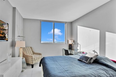 Condominio en alquiler en Miami, Florida, 2 dormitorios, 129.04 m2 № 1944776 - foto 17