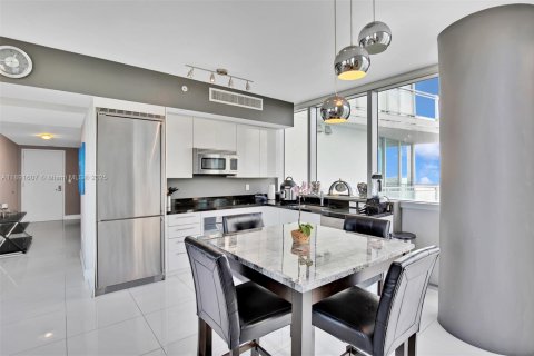 Condominio en alquiler en Miami, Florida, 2 dormitorios, 129.04 m2 № 1944776 - foto 8