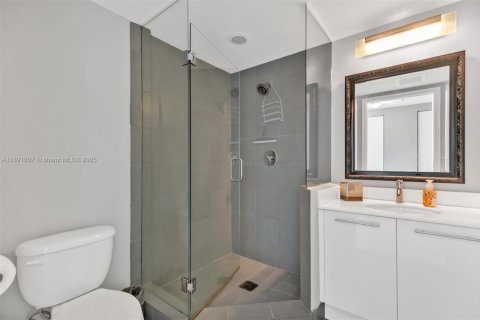 Condominio en alquiler en Miami, Florida, 2 dormitorios, 129.04 m2 № 1944776 - foto 18