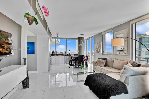 Condominio en alquiler en Miami, Florida, 2 dormitorios, 129.04 m2 № 1944776 - foto 6