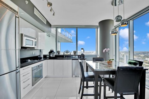 Condominio en alquiler en Miami, Florida, 2 dormitorios, 129.04 m2 № 1944776 - foto 4