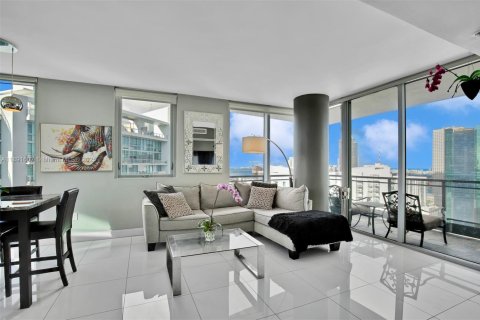 Condominio en alquiler en Miami, Florida, 2 dormitorios, 129.04 m2 № 1944776 - foto 5