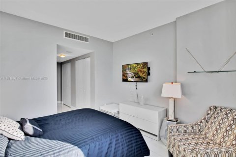 Condominio en alquiler en Miami, Florida, 2 dormitorios, 129.04 m2 № 1944776 - foto 19