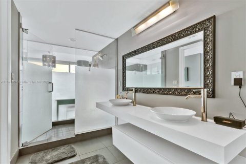 Condominio en alquiler en Miami, Florida, 2 dormitorios, 129.04 m2 № 1944776 - foto 10