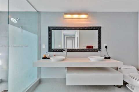 Condominio en alquiler en Miami, Florida, 2 dormitorios, 129.04 m2 № 1944776 - foto 12