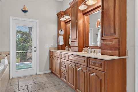 Villa ou maison à vendre à Bradenton, Floride: 4 chambres, 217.58 m2 № 2239755 - photo 29