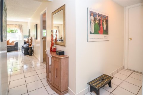 Condo in Lauderdale Lakes, Florida, 1 bedroom  № 1714631 - photo 9
