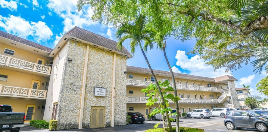 Condo in Lauderdale Lakes, Florida, 1 bedroom  № 1714631