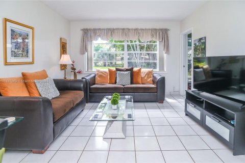 Condo in Lauderdale Lakes, Florida, 1 bedroom  № 1714631 - photo 12