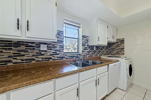 Condo in Orlando, Florida, 1 bedroom  № 2103016 - photo 23