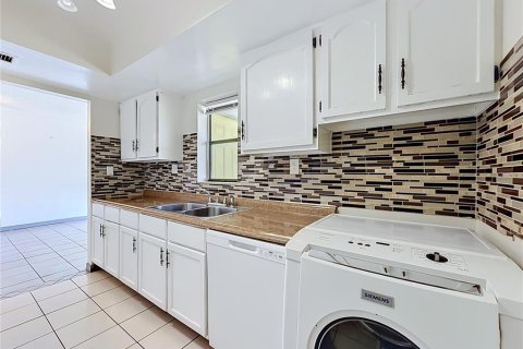 Condo in Orlando, Florida, 1 bedroom  № 2103016 - photo 28