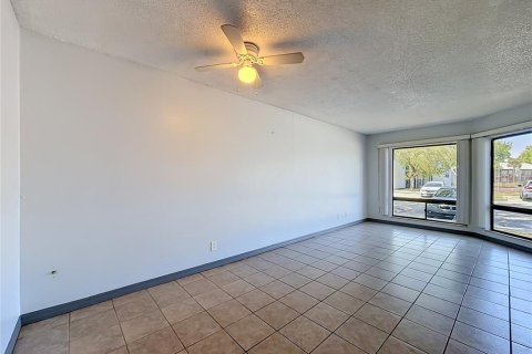 Condo in Orlando, Florida, 1 bedroom  № 2103016 - photo 18