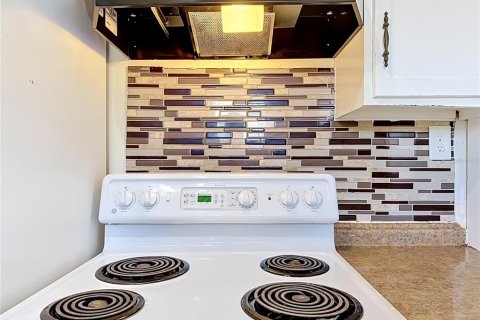 Condo in Orlando, Florida, 1 bedroom  № 2103016 - photo 22