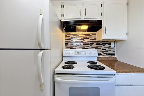 Condo in Orlando, Florida, 1 bedroom  № 2103016 - photo 21