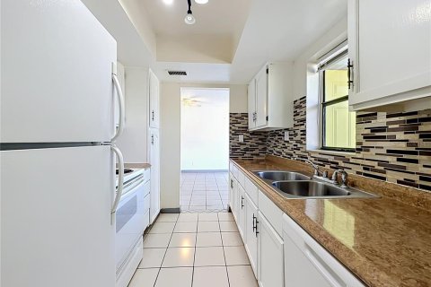 Condo in Orlando, Florida, 1 bedroom  № 2103016 - photo 27