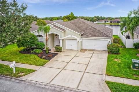 Casa en venta en Wesley Chapel, Florida, 4 dormitorios, 233.93 m2 № 1904083 - foto 1