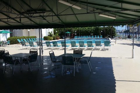 Copropriété à vendre à Hallandale Beach, Floride: 1 chambre, 85.01 m2 № 2024451 - photo 23