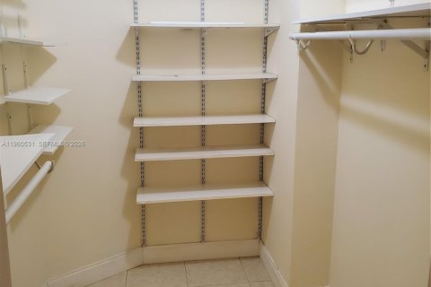 Copropriété à vendre à Hallandale Beach, Floride: 1 chambre, 85.01 m2 № 2024451 - photo 12