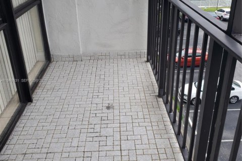 Copropriété à vendre à Hallandale Beach, Floride: 1 chambre, 85.01 m2 № 2024451 - photo 16