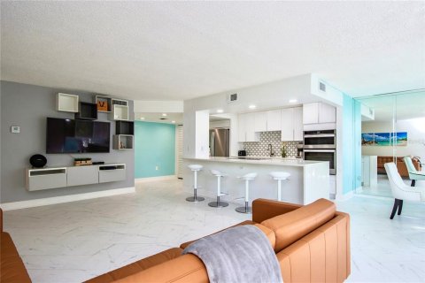 Купить кондоминиум в Клируотер, Флорида 6 комнат, 125.42м2, № 1786299 - фото 10