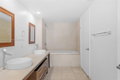 Condominio en venta en Miami, Florida, 1 dormitorio, 91.42 m2 № 1811433 - foto 26