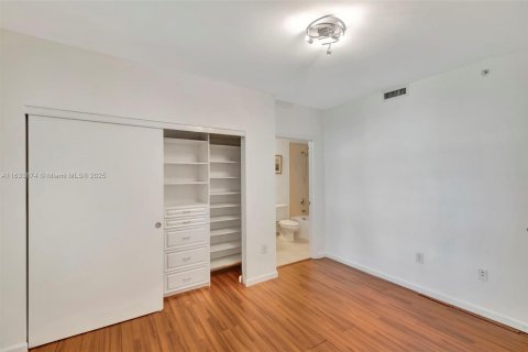 Condo in Aventura, Florida, 3 bedrooms  № 1294985 - photo 26