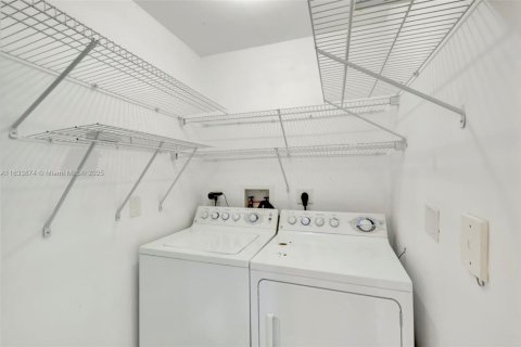 Condo in Aventura, Florida, 3 bedrooms  № 1294985 - photo 30