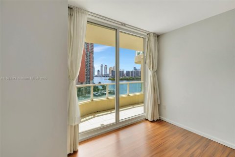 Condo in Aventura, Florida, 3 bedrooms  № 1294985 - photo 19