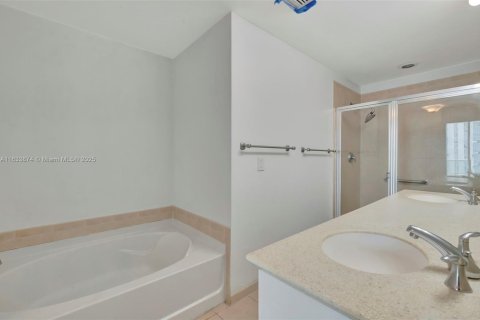 Condo in Aventura, Florida, 3 bedrooms  № 1294985 - photo 23