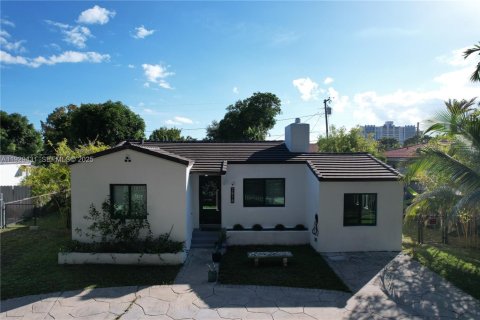 Villa ou maison à vendre à Miami, Floride: 3 chambres, 139.91 m2 № 1987779 - photo 1
