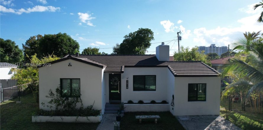 Villa ou maison à Miami, Floride 3 chambres, 139.91 m2 № 1987779