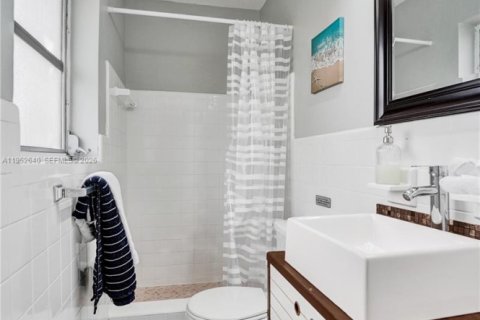 House in Wilton Manors, Florida 7 bedrooms, 137.03 sq.m. № 2010340 - photo 23