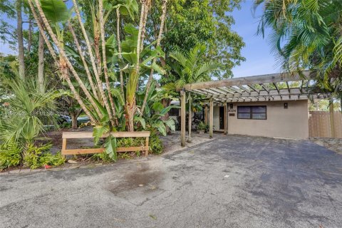 House in Wilton Manors, Florida 7 bedrooms, 137.03 sq.m. № 2010340 - photo 9