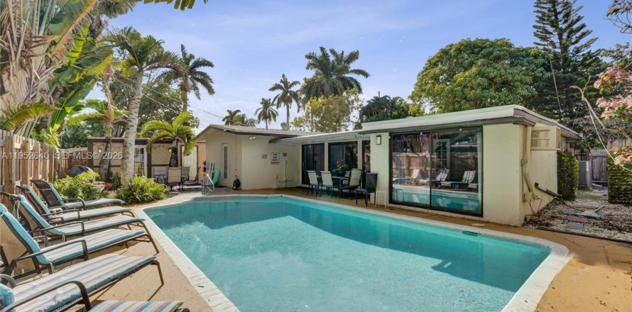 House in Wilton Manors, Florida 7 bedrooms, 137.03 sq.m. № 2010340