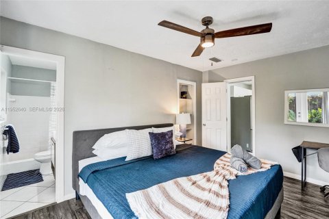 House in Wilton Manors, Florida 7 bedrooms, 137.03 sq.m. № 2010340 - photo 27