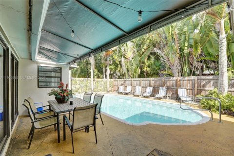 House in Wilton Manors, Florida 7 bedrooms, 137.03 sq.m. № 2010340 - photo 5