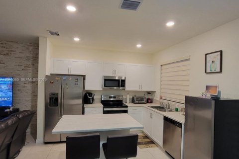 Condo in Hialeah, Florida, 3 bedrooms  № 2087090 - photo 6