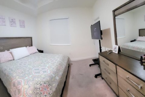 Condo in Hialeah, Florida, 3 bedrooms  № 2087090 - photo 13