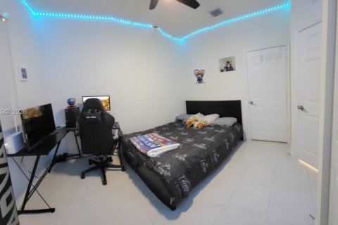 Condo in Hialeah, Florida, 3 bedrooms  № 2087090 - photo 16