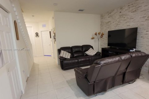 Condo in Hialeah, Florida, 3 bedrooms  № 2087090 - photo 12
