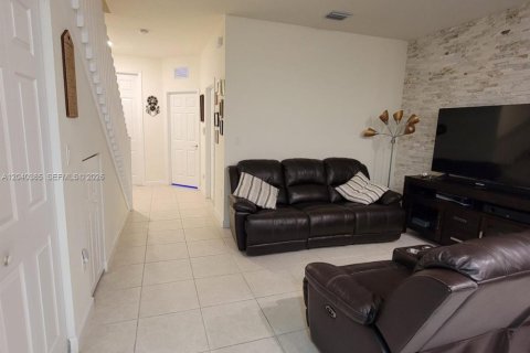 Condo in Hialeah, Florida, 3 bedrooms  № 2087090 - photo 10