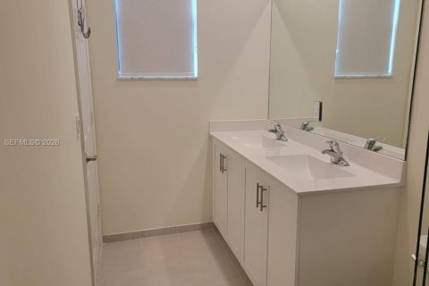 Condo in Hialeah, Florida, 3 bedrooms  № 2087090 - photo 24