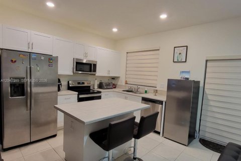 Condo in Hialeah, Florida, 3 bedrooms  № 2087090 - photo 9