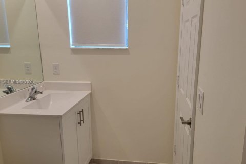 Condo in Hialeah, Florida, 3 bedrooms  № 2087090 - photo 14
