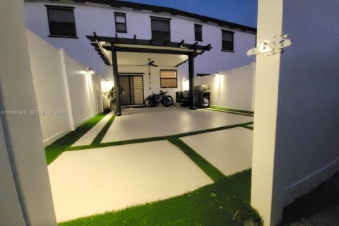 Condo in Hialeah, Florida, 3 bedrooms  № 2087090 - photo 2