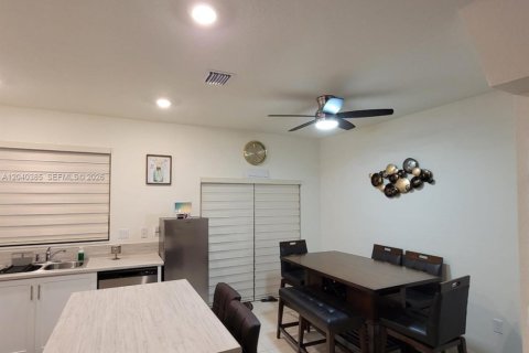 Condo in Hialeah, Florida, 3 bedrooms  № 2087090 - photo 11
