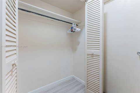 Condo in Miami Beach, Florida  № 2046385 - photo 20