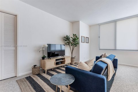 Condo in Miami Beach, Florida  № 2046385 - photo 12