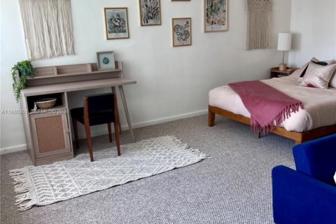 Condo in Miami Beach, Florida  № 2046385 - photo 14